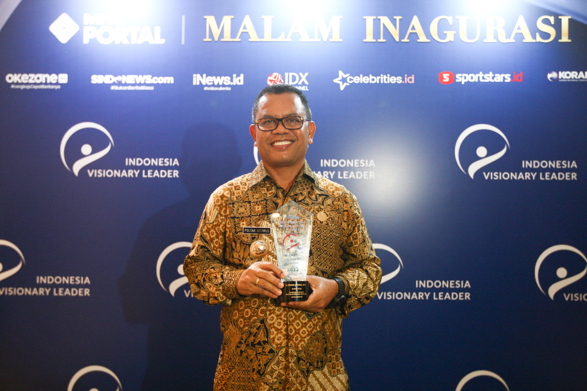 Bupati Toba Poltak Sitorus Terima Penghargaan Best in Leadership based on Local Wisdom