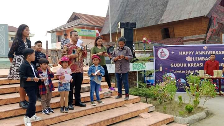 Bupati Toba Apresiasi HUT ke-7 Lembaga Gubuk Kreasi Bolang Toba