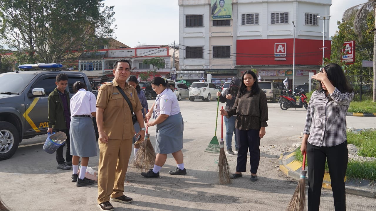 Gotong Royong Massal Diskominfo Kab. Toba 13 Februari 2024